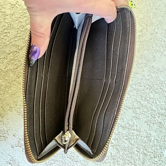 Michael Kors jet set brown & gold logo name plate zip around wallet - Picture 9 of 9